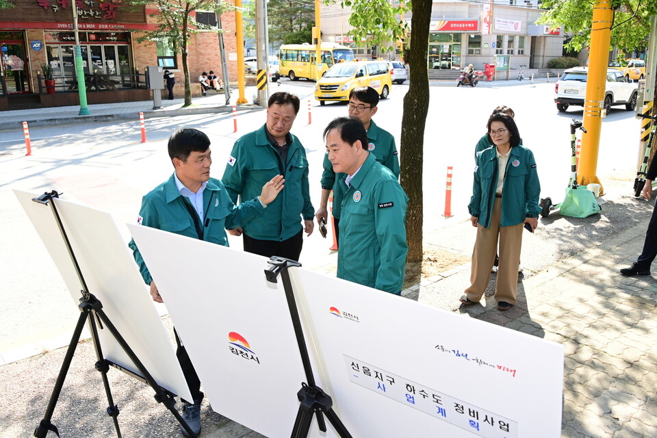 김천 시민의 생명과 재산을 지키기 위해 배낙호 김천시장 직접 주재  개선방안을 논의. 사진=김천시 제공