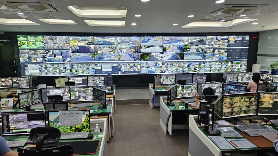 구미, CCTV통합관제 상황실. 구미시 제공