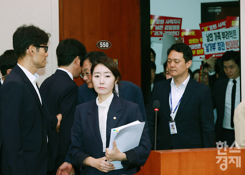 강선우 여성가족부 장관 후보자가 14일 오전 서울 여의도 국회에서 열린 인사청문회에 출석하고 있다. /최대성 기자 dpdaesung@sporbiz.co.kr 2025.07.14.