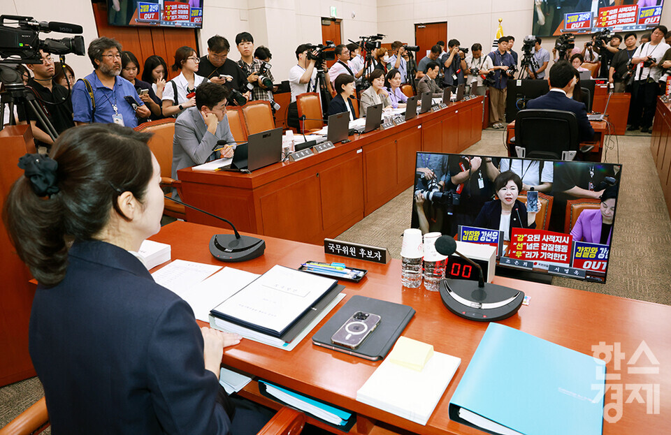 강선우 여성가족부 장관 후보자가 14일 오전 서울 여의도 국회에서 열린 인사청문회에 출석해 의원 질의를 듣고 있다. /최대성 기자 dpdaesung@sporbiz.co.kr 2025.07.14.