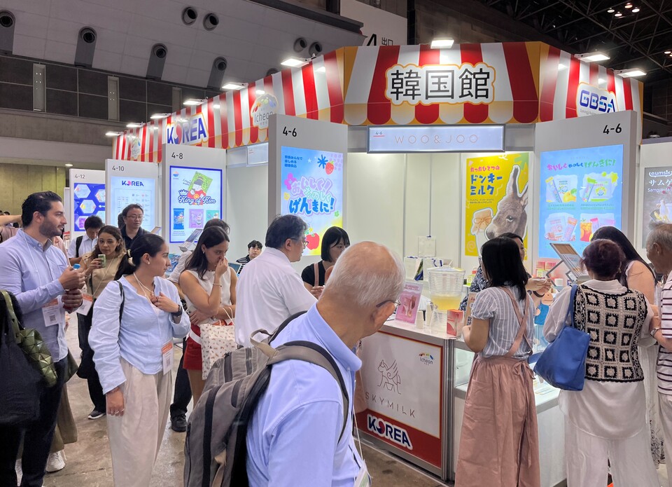 경기도 식품기업들이 일본 도쿄에서 열린 ‘2025 일본 국제식품전시회(JFEX)’에서 총 1,010만 달러 규모의 수출 상담 성과를 거두며 K-푸드의 경쟁력을 다시 한번 입증했다./ 경과원 제공