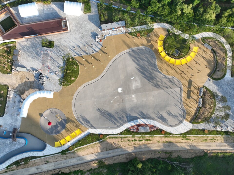 화성특례시(시장 정명근)가 시민들의 여름철 여가 공간으로 활용될 가족형 물놀이시설 ‘동탄 패밀리풀’을 오는 19일 시범운영 형태로 무료 개장한다./ 화성특례시 제공