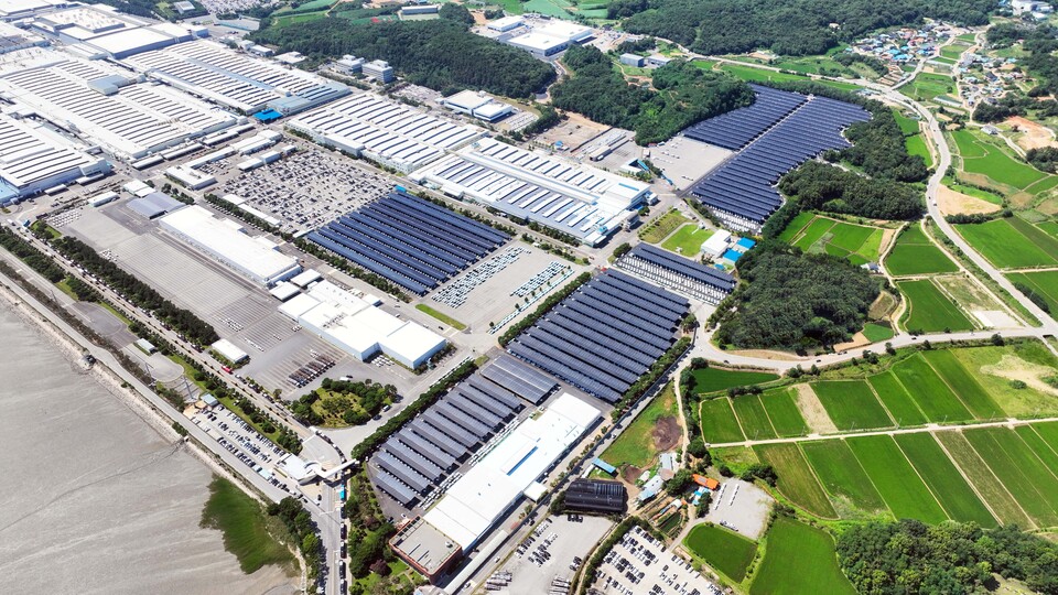 기아 오토랜드 화성에 설치된 태양광 자체발전 설비./기아