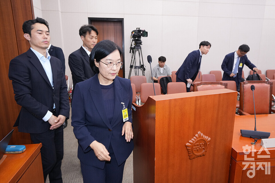 한성숙 중소벤처기업부 장관 후보자가 15일 오전 서울 여의도 국회 산업통산자원중소벤처기업위원회에서 열린 인사청문회에 출석하고 있다. /최대성 기자 dpdaesung@sporbiz.co.kr 2025.07.15.