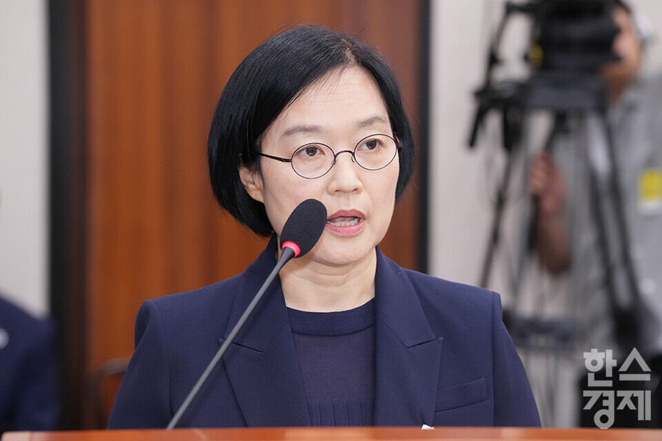 한성숙 중소벤처기업부 장관 후보자가 15일 오전 서울 여의도 국회 산업통산자원중소벤처기업위원회에서 열린 인사청문회에 출석해 모두발언을 하고 있다. /최대성 기자 dpdaesung@sporbiz.co.kr 2025.07.15.