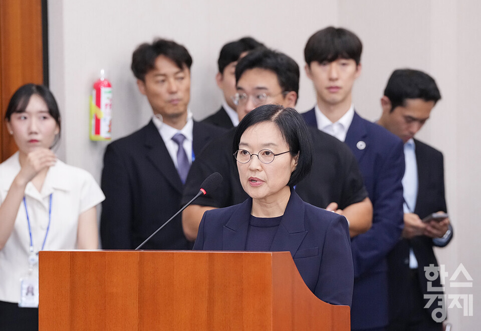 한성숙 중소벤처기업부 장관 후보자가 15일 오전 서울 여의도 국회 산업통산자원중소벤처기업위원회에서 열린 인사청문회에 출석해 모두발언을 하고 있다. /최대성 기자 dpdaesung@sporbiz.co.kr 2025.07.15.