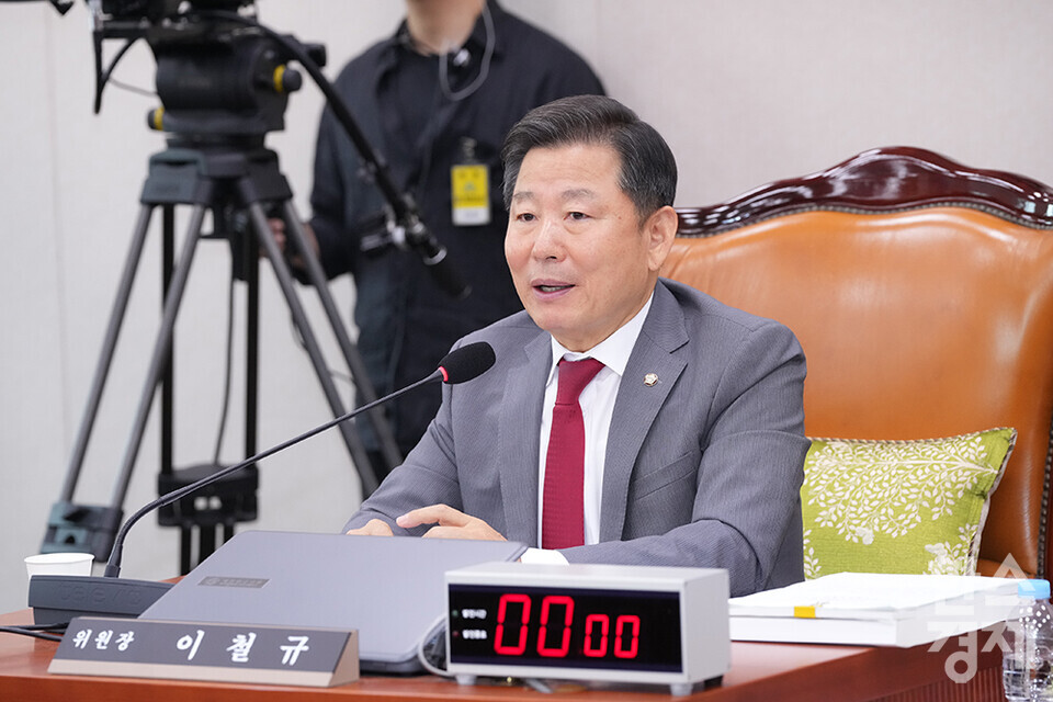 15일 오전 서울 여의도 국회 산업통산자원중소벤처기업위원회에서 한성숙 중소벤처기업부 장관 후보자 인사청문회가 열리고 있다. 이철규 위원장이 발언하고 있다. /최대성 기자 dpdaesung@sporbiz.co.kr 2025.07.15.