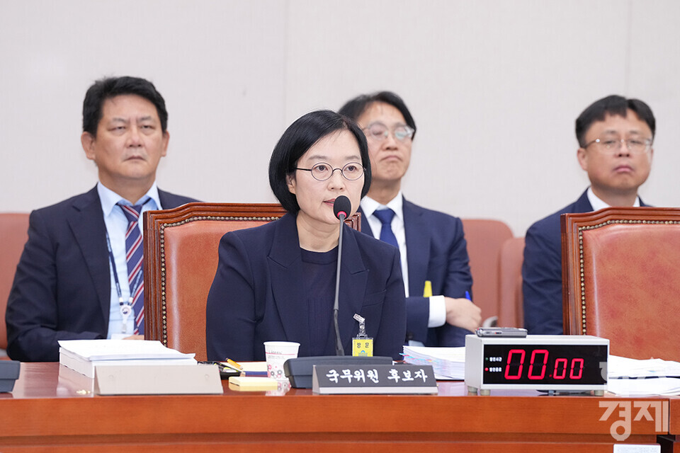 한성숙 중소벤처기업부 장관 후보자가 15일 오전 서울 여의도 국회 산업통산자원중소벤처기업위원회에서 열린 인사청문회에 출석해 의원 질의에 답하고 있다. /최대성 기자 dpdaesung@sporbiz.co.kr 2025.07.15.