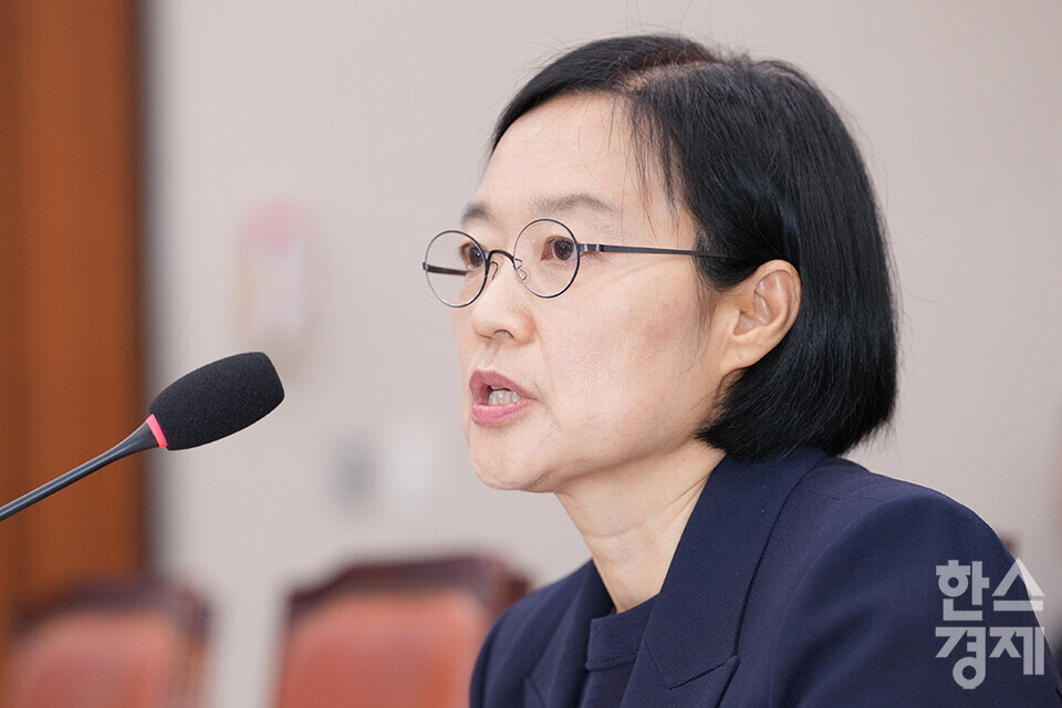 한성숙 중소벤처기업부 장관 후보자가 15일 오전 서울 여의도 국회 산업통산자원중소벤처기업위원회에서 열린 인사청문회에 출석해 의원 질의에 답하고 있다. /최대성 기자 dpdaesung@sporbiz.co.kr 2025.07.15.