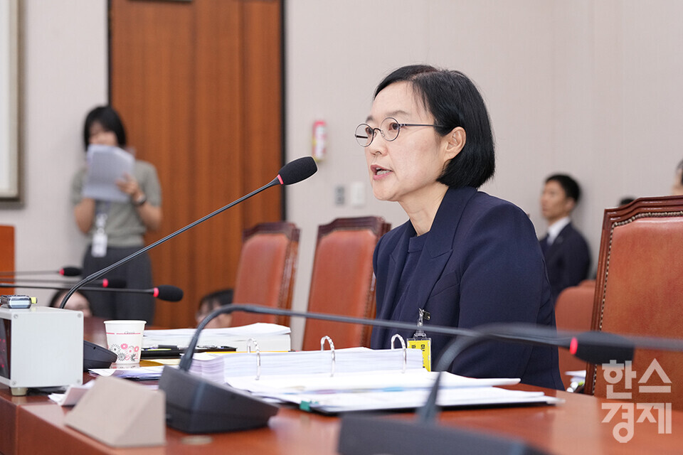 한성숙 중소벤처기업부 장관 후보자가 15일 오전 서울 여의도 국회 산업통산자원중소벤처기업위원회에서 열린 인사청문회에 출석해 의원 질의에 답하고 있다. /최대성 기자 dpdaesung@sporbiz.co.kr 2025.07.15.