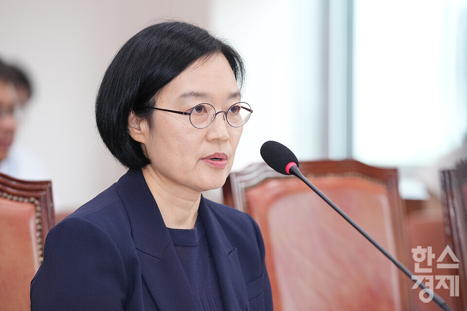 한성숙 중소벤처기업부 장관 후보자가 15일 오전 서울 여의도 국회 산업통산자원중소벤처기업위원회에서 열린 인사청문회에 출석해 의원 질의에 답하고 있다. /최대성 기자 dpdaesung@sporbiz.co.kr 2025.07.15.