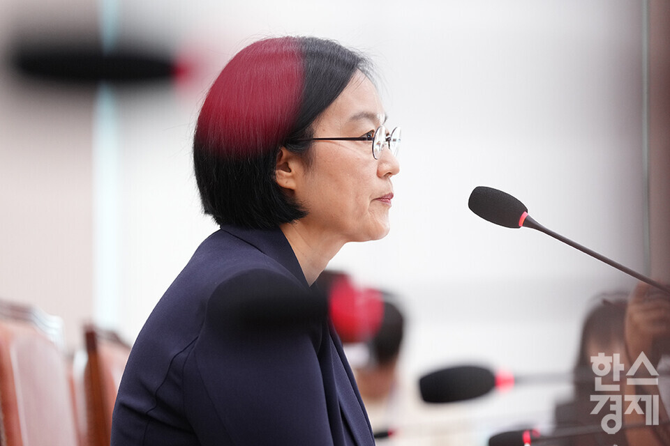 한성숙 중소벤처기업부 장관 후보자가 15일 오전 서울 여의도 국회 산업통산자원중소벤처기업위원회에서 열린 인사청문회에 출석해 의원 질의에 답하고 있다. /최대성 기자 dpdaesung@sporbiz.co.kr 2025.07.15.