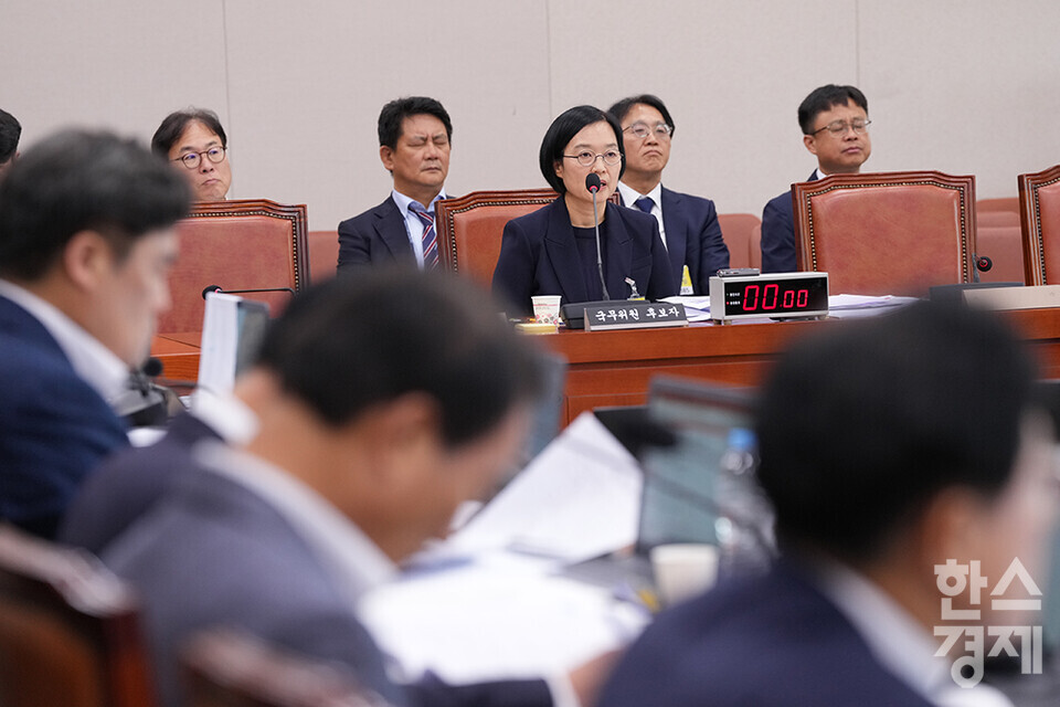 한성숙 중소벤처기업부 장관 후보자가 15일 오전 서울 여의도 국회 산업통산자원중소벤처기업위원회에서 열린 인사청문회에 출석해 의원 질의에 답하고 있다. /최대성 기자 dpdaesung@sporbiz.co.kr 2025.07.15.