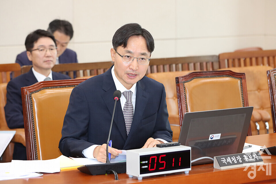 임광현 국세청장 후보자가 15일 서울 여의도 국회 기획재정위원회에서 열린 인사청문회에 출석해 의원 질의에 답변하고 있다. /최대성 기자 dpdaesung@sporbiz.co.kr 2025.07.15.