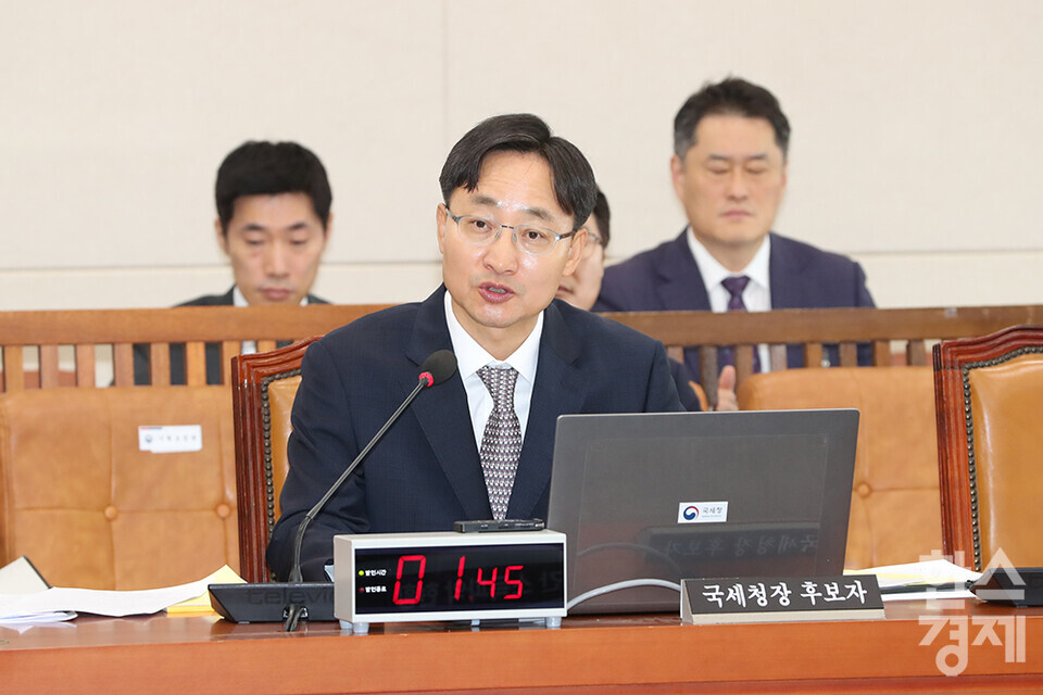 임광현 국세청장 후보자가 15일 서울 여의도 국회 기획재정위원회에서 열린 인사청문회에 출석해 의원 질의에 답변하고 있다. /최대성 기자 dpdaesung@sporbiz.co.kr 2025.07.15.