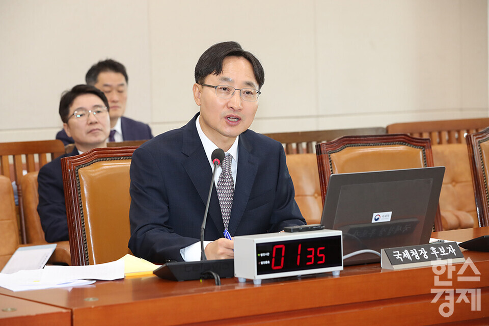 임광현 국세청장 후보자가 15일 서울 여의도 국회 기획재정위원회에서 열린 인사청문회에 출석해 의원 질의에 답변하고 있다. /최대성 기자 dpdaesung@sporbiz.co.kr 2025.07.15.