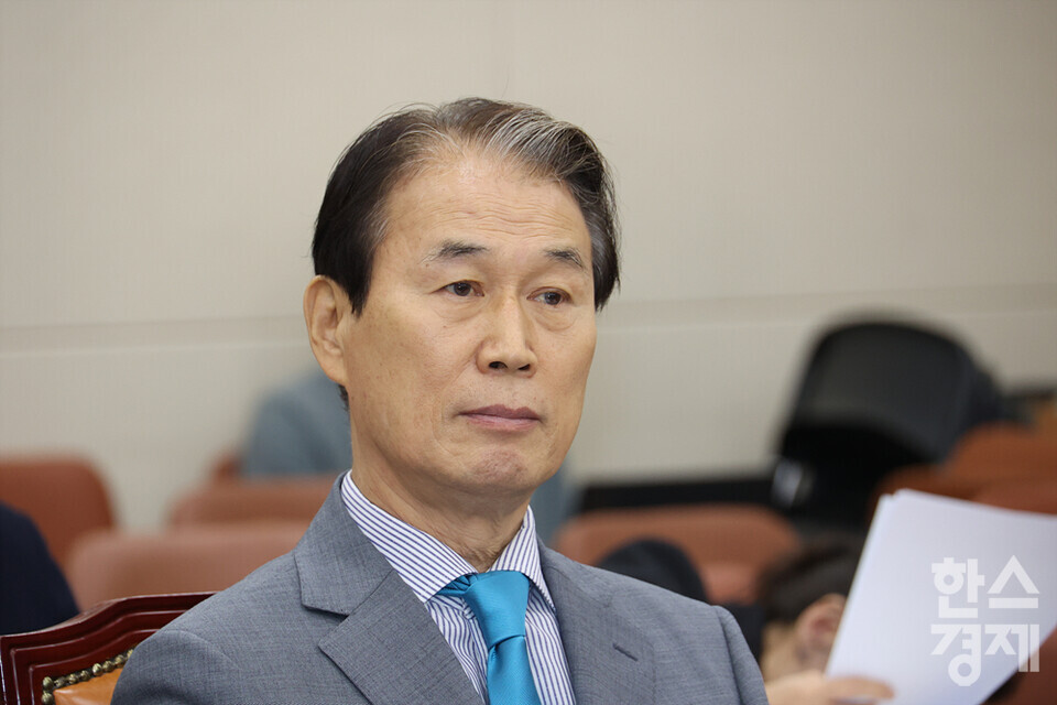 권오을 국가보훈부 장관 후보자가 15일 국회 정무위원회에서 열린 인사청문회에 출석하고 있다. /최대성 기자 dpdaesung@sporbiz.co.kr 2025.07.15.