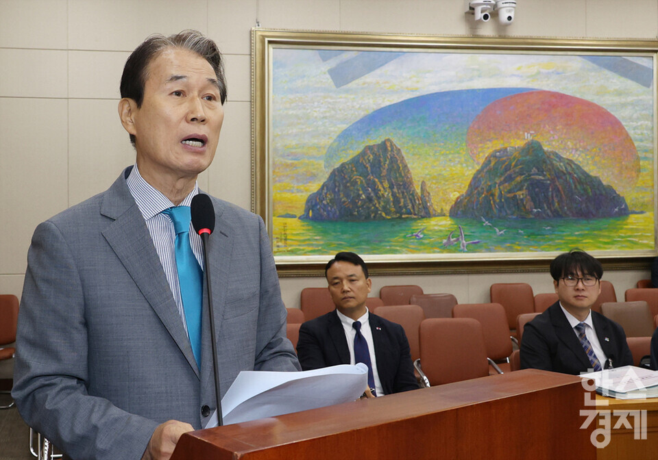 권오을 국가보훈부 장관 후보자가 15일 국회 정무위원회에서 열린 인사청문회에서 모두발언을 하고 있다. /최대성 기자 dpdaesung@sporbiz.co.kr 2025.07.15.