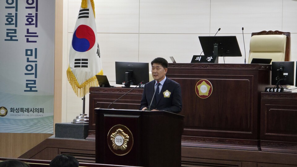 15일 열린 후반기 1주년 공유회에서 배정수 의장은 “답은 현장에 있습니다. 시민에게 필요한 해법을 찾는 의회가 되겠다”며 현장중심 의정활동을 강조했다./ 김두일 기자