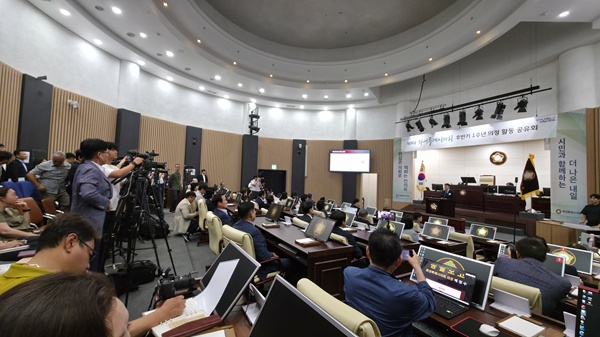 배 의장은 “더 많이 듣고, 더 많이 움직이겠다”며 “앞으로도 시민 속에서 답을 찾고, 현장에서 해법을 만드는 의회로 거듭나겠다”고 밝혔다./ 김두일 기자
