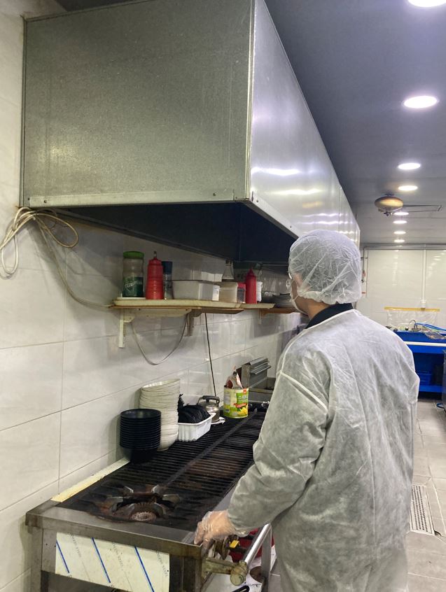 연수구가 음식점 위생 등급 지정을 위한 현장 점검을 실시하고 있다. /사진=연수구