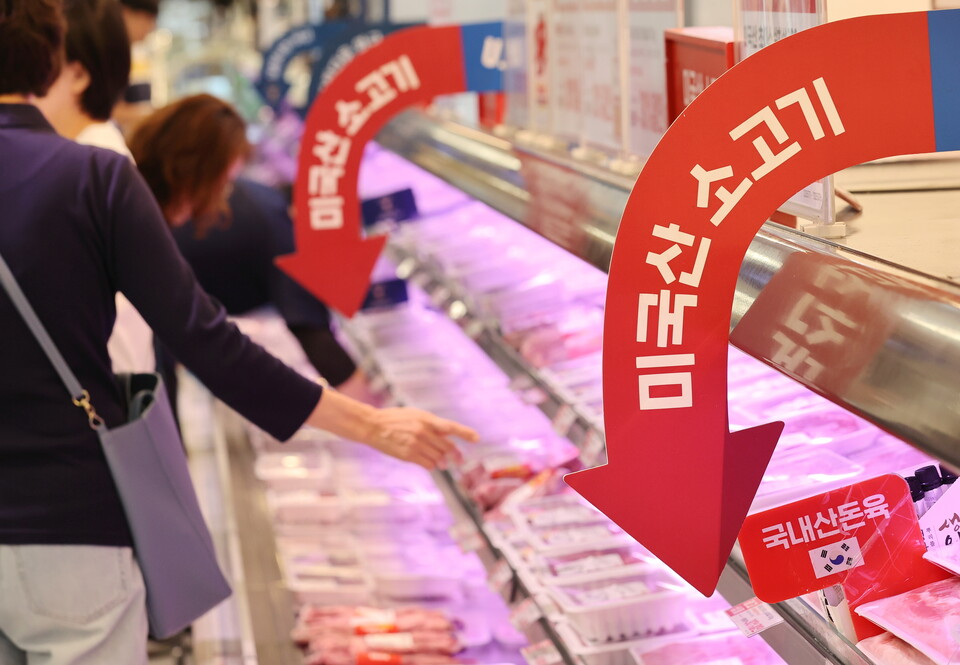 15일 서울 시내 한 대형마트에 미국산 소고기가 진열돼 있다. 미국은 한미 관세 협상 농산물 분야에서 30개월 이상 소고기 수입 제한 해제, 미국산 쌀 구입 할당 확대 등을 요구하는 것으로 알려져 농업인단체의 반발 움직임이 거세지고 있다. 사진=연합뉴스