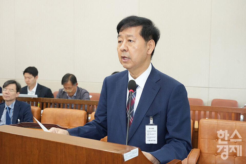 구윤철 경제부총리 겸 기획재정부 장관 후보자가 17일 서울 여의도 국회 기획재정위원회 전체회의에서 열린 인사청문회에 출석해 모두발언을 하고 있다. /최대성 기자 dpdaesung@sporbiz.co.kr 2025.07.17.