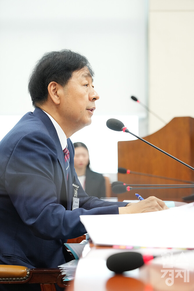 구윤철 경제부총리 겸 기획재정부 장관 후보자가 17일 서울 여의도 국회 기획재정위원회 전체회의에서 열린 인사청문회에 출석해 의원 질의에 답변하고 있다. /최대성 기자 dpdaesung@sporbiz.co.kr 2025.07.17.