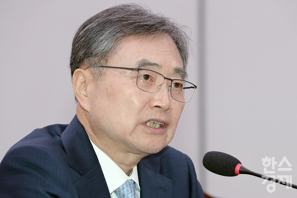 조현 외교부 장관 후보자가  17일 서울 여의도 국회 외교통일위원회 전체회의에서 열린 인사청문회에 출석해  의원 질의에 답변하고 있다. /최대성 기자 dpdaesung@sporbiz.co.kr 2025.07.17.