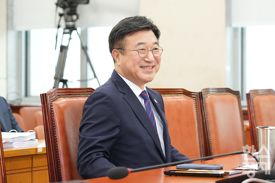 윤호중 행정안전부 장관 후보자가 18일 오전 서울 여의도 국회 행정안전위원회 인사청문회에 출석하고 있다. /최대성 기자 dpdaesung@sporbiz.co.kr 2025.07.18.