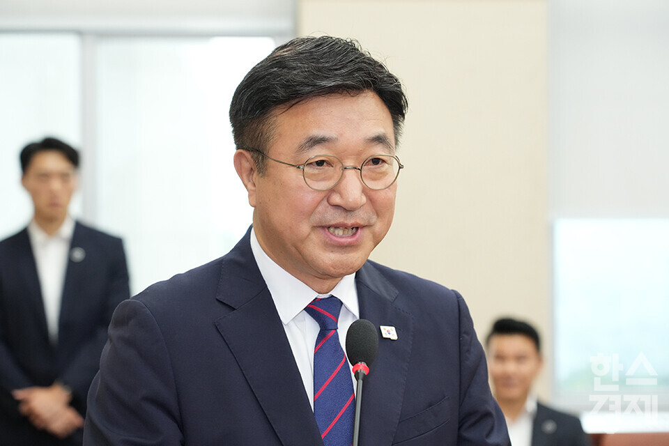 윤호중 행정안전부 장관 후보자가 18일 오전 서울 여의도 국회 행정안전위원회 인사청문회에 출석해 모두발언을 하고 있다. /최대성 기자 dpdaesung@sporbiz.co.kr 2025.07.18.