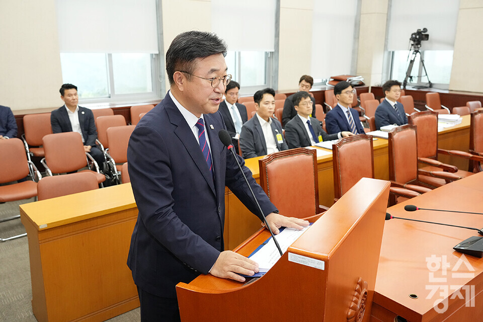 윤호중 행정안전부 장관 후보자가 18일 오전 서울 여의도 국회 행정안전위원회 인사청문회에 출석해 모두발언을 하고 있다. /최대성 기자 dpdaesung@sporbiz.co.kr 2025.07.18.
