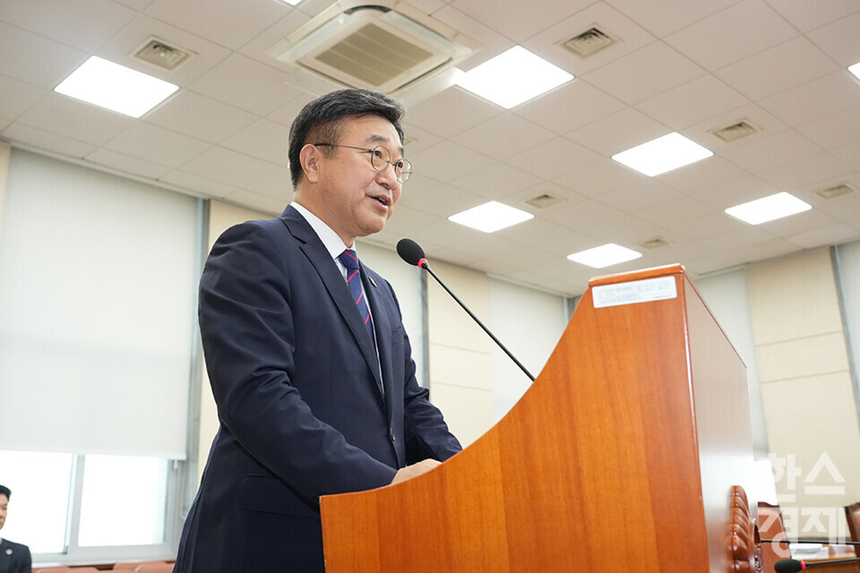 윤호중 행정안전부 장관 후보자가 18일 오전 서울 여의도 국회 행정안전위원회 인사청문회에 출석해 모두발언을 하고 있다. /최대성 기자 dpdaesung@sporbiz.co.kr 2025.07.18.