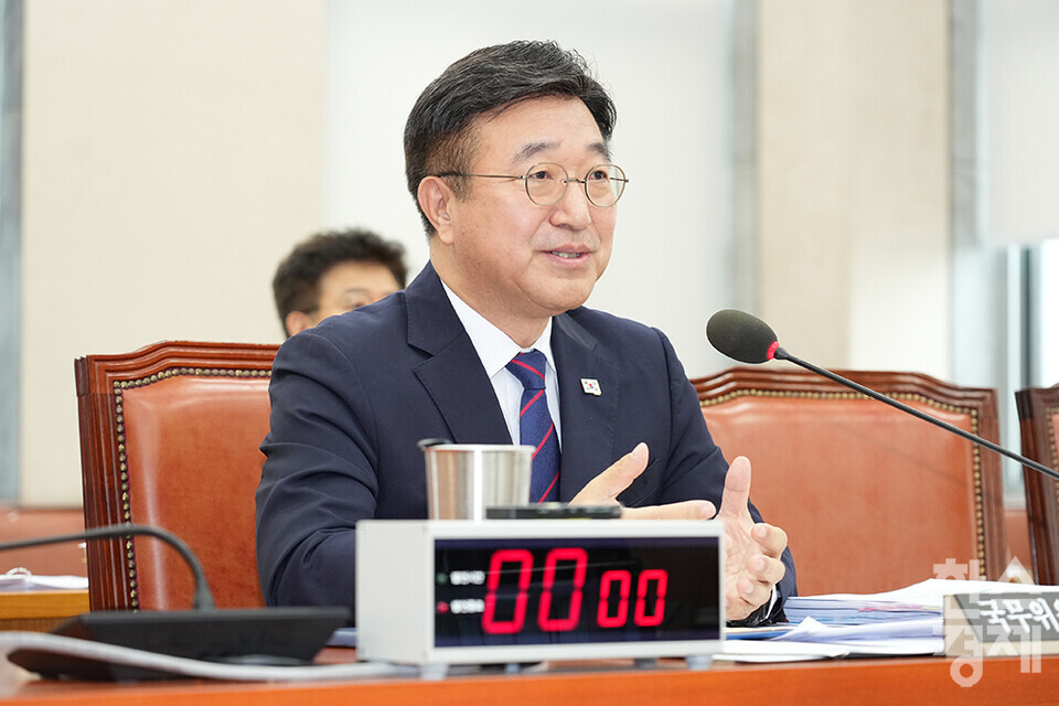 윤호중 행정안전부 장관 후보자가 18일 오전 서울 여의도 국회 행정안전위원회 인사청문회에 출석해 의원 질의에 답변하고 있다. /최대성 기자 dpdaesung@sporbiz.co.kr 2025.07.18.