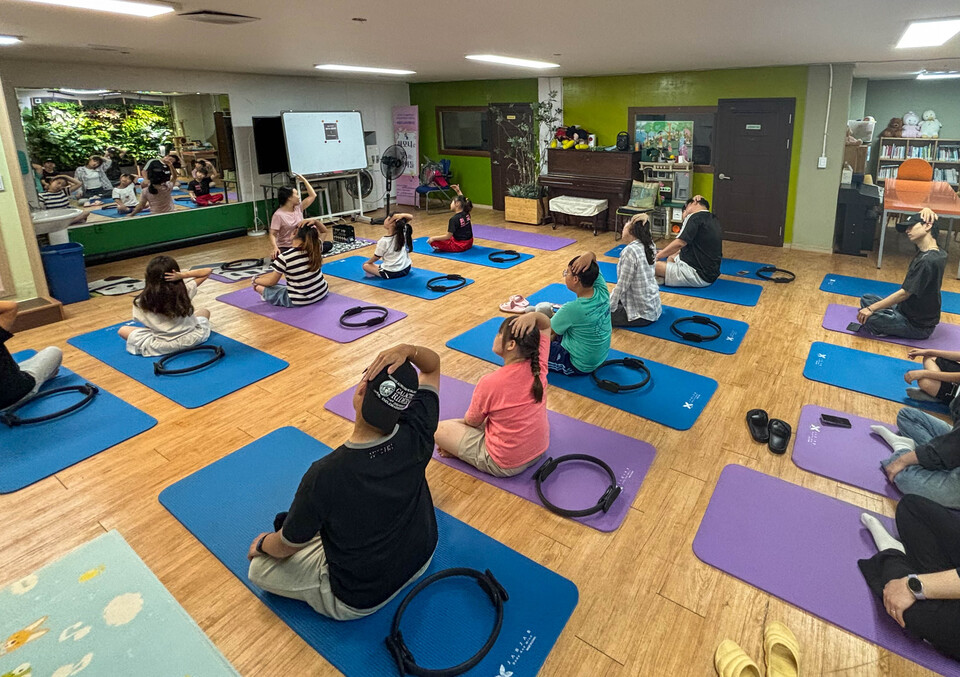 한국마사회 ‘찾아가는 문화센터’ 키즈요가 수업. /한국마사회 제공
