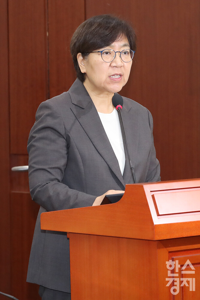 정은경 보건복지부 장관 후보자가 18일 오전 서울 여의도 국회 보건복지위원회에서 열린 인사청문회에 출석해 모두발언을 하고 있다. /최대성 기자 dpdaesung@sporbiz.co.kr 2025.07.18.