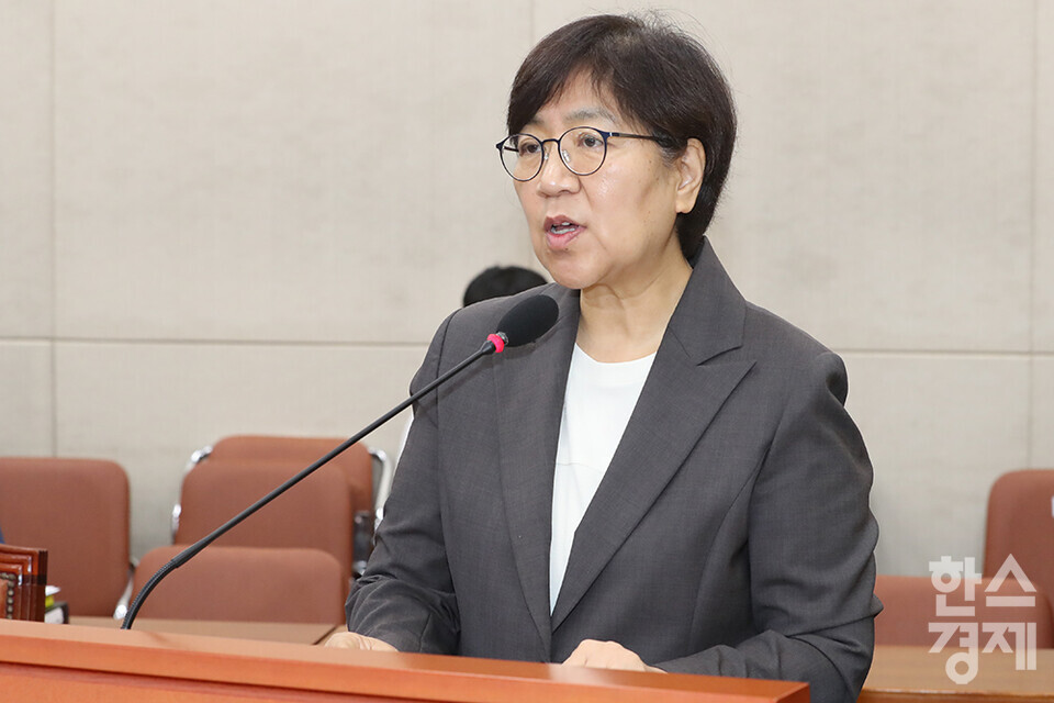 정은경 보건복지부 장관 후보자가 18일 오전 서울 여의도 국회 보건복지위원회에서 열린 인사청문회에 출석해 모두발언을 하고 있다. /최대성 기자 dpdaesung@sporbiz.co.kr 2025.07.18.