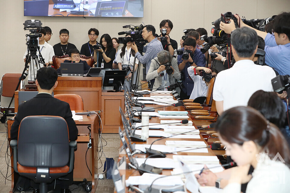 18일 오전 서울 여의도 국회 보건복지위원회에서 정은경 보건복지부 장관 후보자 인사청문회가 열리고 있다. 야당 의원들이 자료제출과 관련해 여당 의원들에게 항의한 후 퇴장하자 빈자리가 눈에 띄고 있다. /최대성 기자 dpdaesung@sporbiz.co.kr 2025.07.18.
