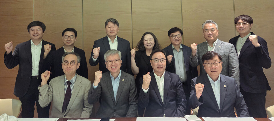 대한의사협회와 대한의학회가 간담회를 개최하고 전공의 수련 여건 개선에 대해 논의했다./대한의사협회 제공