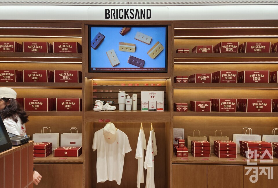 디저트존 대표 입점 브랜드인 '브릭샌드'는 벽돌 모양의 휘낭시에로 일찍이 국내외 입소문을 탔다. / 사진=이수민 기자
