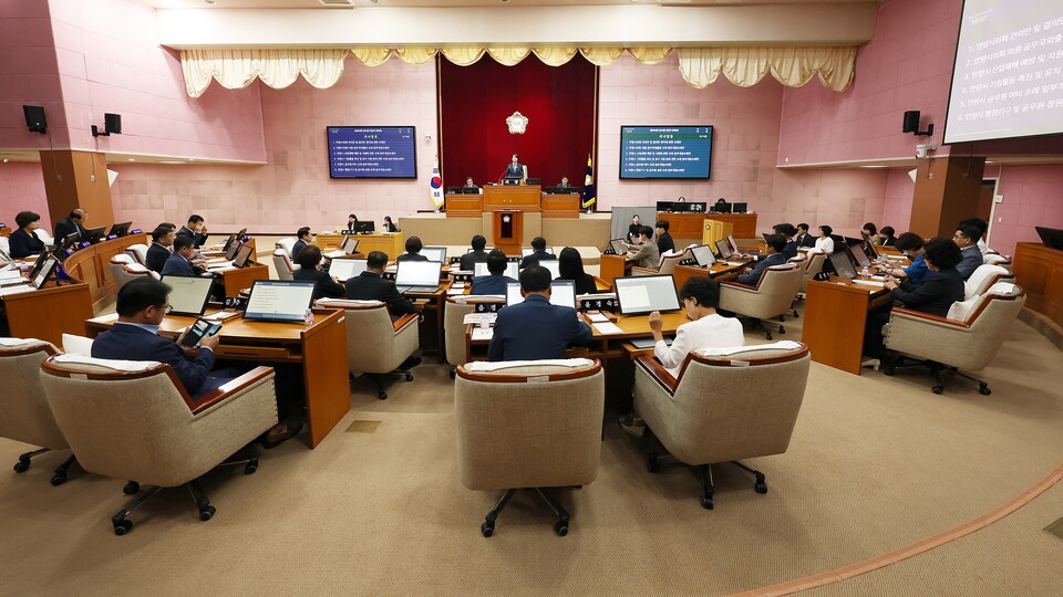 안양시의회(의장 박준모)가 18일 제304회 임시회 제2차 본회의를 열고 14건의 안건을 처리했다./ 안양시의회 제공