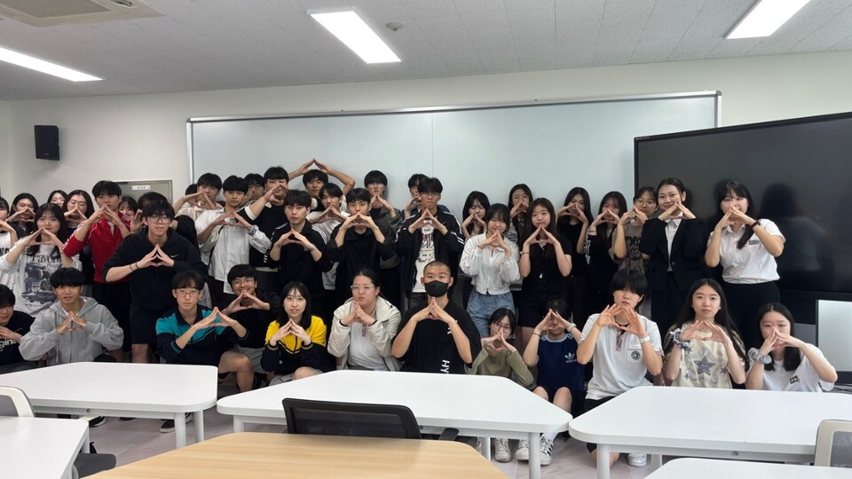 안양시 인재육성재단(이사장 최대호)이 주최한 ‘2025년 안양시 대학교 연합 진로체험의 날’이 7월 10일과 17일 양일간 성황리에 개최됐다./ 안양시 제공
