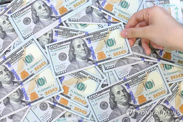 6월 말 기준 외국환은행의 거주자 외화예금 잔액은 1064억4000만달러로 전월대비 50억8000만달러 증가했다. /연합뉴스