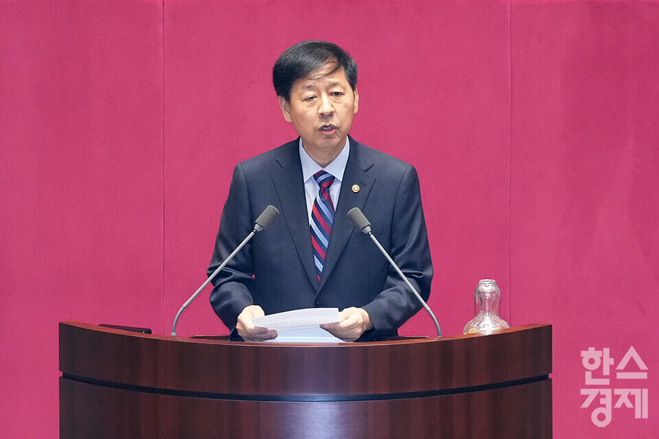 구윤철 부총리 겸 기획재정부 장관이 23일 오후 서울 여의도 국회에서 열린 제427회 국회(임시회) 제2차 본회의에 참석해 신임 국무위원 인사말을 하고 있다. /최대성 기자 dpdaesung@sporbiz.co.kr 2025.07.23.