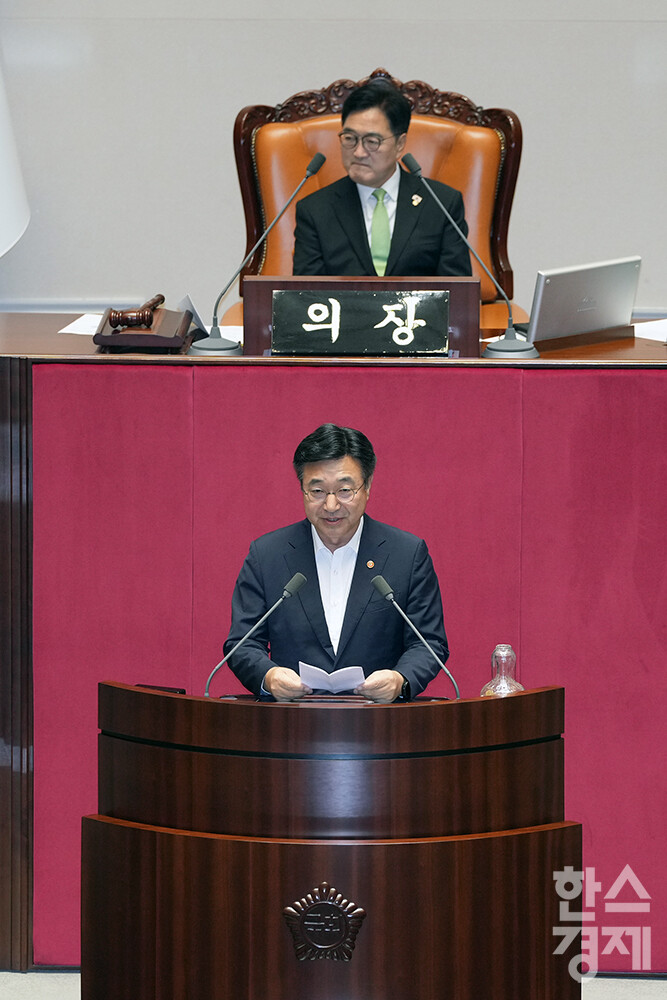 윤호중 행정안전부 장관이 23일 오후 서울 여의도 국회에서 열린 제427회 국회(임시회) 제2차 본회의에 참석해 신임 국무위원 인사말을 하고 있다. /최대성 기자 dpdaesung@sporbiz.co.kr 2025.07.23.