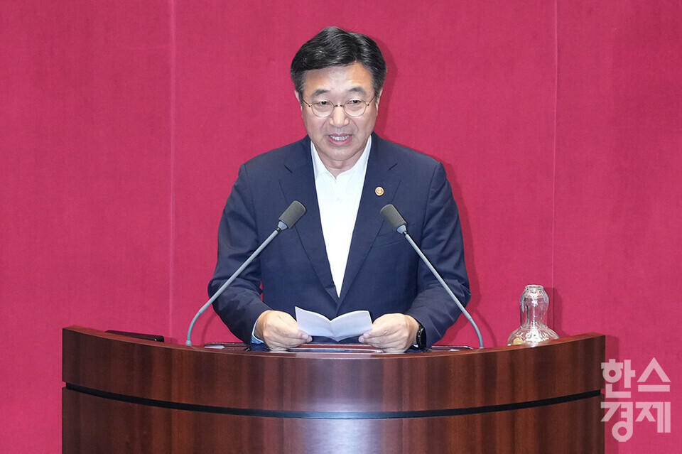 윤호중 행정안전부 장관이 23일 오후 서울 여의도 국회에서 열린 제427회 국회(임시회) 제2차 본회의에 참석해 신임 국무위원 인사말을 하고 있다. /최대성 기자 dpdaesung@sporbiz.co.kr 2025.07.23.