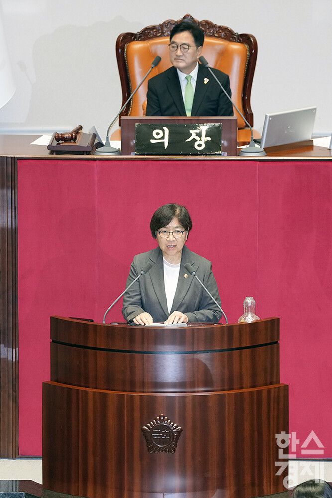 정은경 보건복지부 장관이 23일 오후 서울 여의도 국회에서 열린 제427회 국회(임시회) 제2차 본회의에 참석해 신임 국무위원 인사말을 하고 있다. /최대성 기자 dpdaesung@sporbiz.co.kr 2025.07.23.
