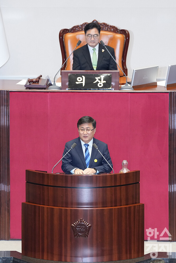 김성환 환경부장관이 23일 오후 서울 여의도 국회에서 열린 제427회 국회(임시회) 제2차 본회의에 참석해 신임 국무위원 인사말을 하고 있다. /최대성 기자 dpdaesung@sporbiz.co.kr 2025.07.23.