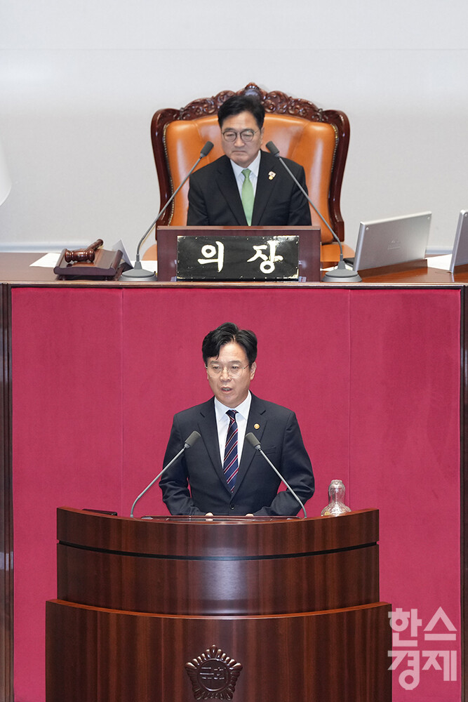 김영훈 고용노동부장관이 23일 오후 서울 여의도 국회에서 열린 제427회 국회(임시회) 제2차 본회의에 참석해 신임 국무위원 인사말을 하고 있다. /최대성 기자 dpdaesung@sporbiz.co.kr 2025.07.23.