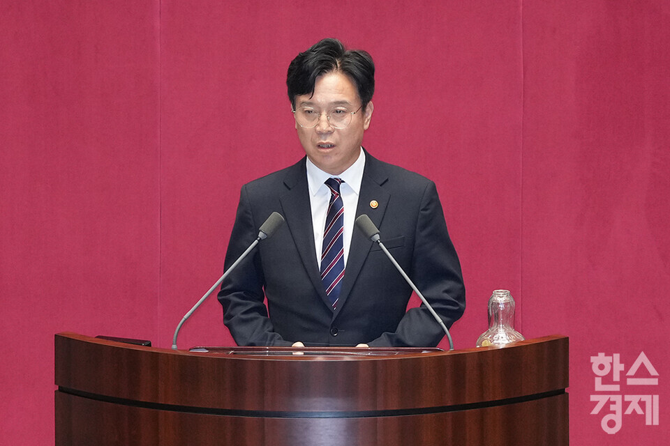 김영훈 고용노동부장관이 23일 오후 서울 여의도 국회에서 열린 제427회 국회(임시회) 제2차 본회의에 참석해 신임 국무위원 인사말을 하고 있다. /최대성 기자 dpdaesung@sporbiz.co.kr 2025.07.23.